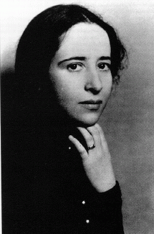 Pour Annah Arendt, la politique suppose que les citoyens soient dans des conditions matérielles leur permettant d'y participer. Pour Annah Arendt, la politique suppose que les citoyens soient dans des conditions matérielles leur permettant d'y participer.