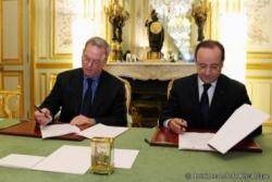 Eric Schmidt and François Hollande.