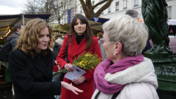 Nathalie Kosciusko-Morizet et Valérie Montandon sur le marché Cours de Vincennes, le 22 février. Nathalie Kosciusko-Morizet et Valérie Montandon sur le marché Cours de Vincennes, le 22 février.