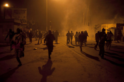 Émeutes dans les rues de Dakar, le 27 janvier © Reuters