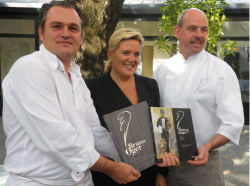 Bruno Oger avec Michèle Tabarot et son chef pâtissier lors de la conférence de presse de sortie de ses livres, le 7 novembre. Bruno Oger avec Michèle Tabarot et son chef pâtissier lors de la conférence de presse de sortie de ses livres, le 7 novembre.