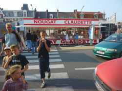 Pendant la Ducasse, fête foraine annuelle.