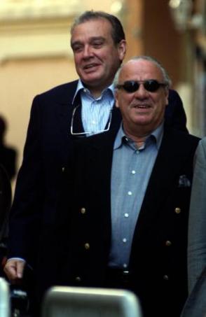 Michel Tomi, au second rang, derrière son associé assassiné Robert Feliciaggi.