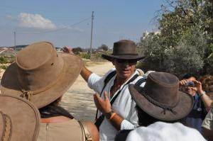 Yoram, le guide, et les touristes venus de Netanya