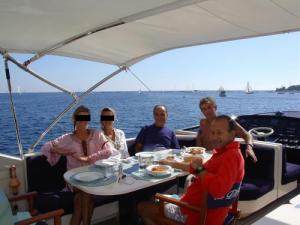 Sur le yacht de Takieddine