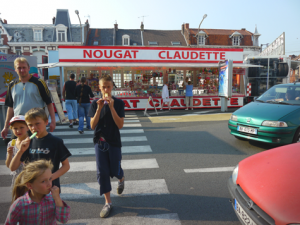 Pendant la Ducasse, fête foraine annuelle.