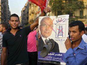 Manifestants contre Chafik, place Tahrir