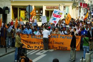 La tenacité exemplaire des travailleurs sans-papiers. La tenacité exemplaire des travailleurs sans-papiers.