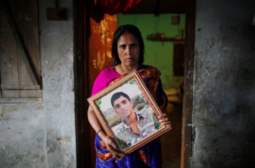 Fatema a perdu ses deux enfants (ici, son fils Nusul Karim) dans l'effondrement du Rana Plaza Fatema a perdu ses deux enfants (ici, son fils Nusul Karim) dans l'effondrement du Rana Plaza