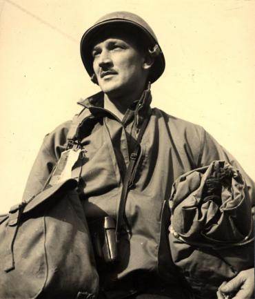 Don Whitehead, premier reporter d'AP a entrer dans Paris en 1944