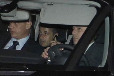 Sarkozy quittant le tribunal