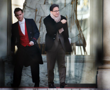 Aquilino Morelle quittant l'Elysée. Aquilino Morelle quittant l'Elysée.