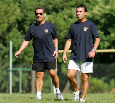 Nicolas Sarkozy et Yves Foulon lors d&#039;un match de football amateur, le 5 août 2006.