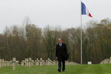 Francois Hollande au Cimetière du Bois de la Gruerie, le 11/11/11.