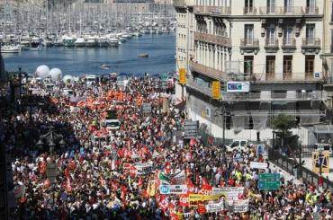 Manifestation pour les retraites à Marseille. 8 millions de personnes sont descendues dans la rue à la rentrée 2010. Manifestation pour les retraites à Marseille. 8 millions de personnes sont descendues dans la rue à la rentrée 2010.