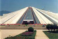 200px-Brosen_tirana_hoxha_mausol.jpg