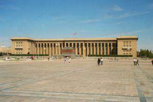 300px-Suhbataar_square_n_mausoleum.jpg