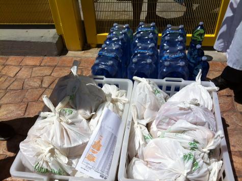 Le repas servi dans des sacs plastique. (AB)