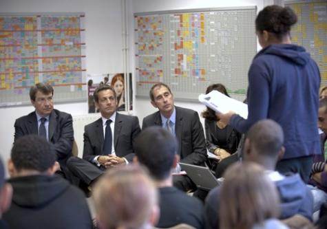 Richard Descoings, Nicolas Sarkozy et Xavier Darcos au lycée Galilée de Gennevilliers, en juin 2009 (©Reuters/Philippe Wojazer).