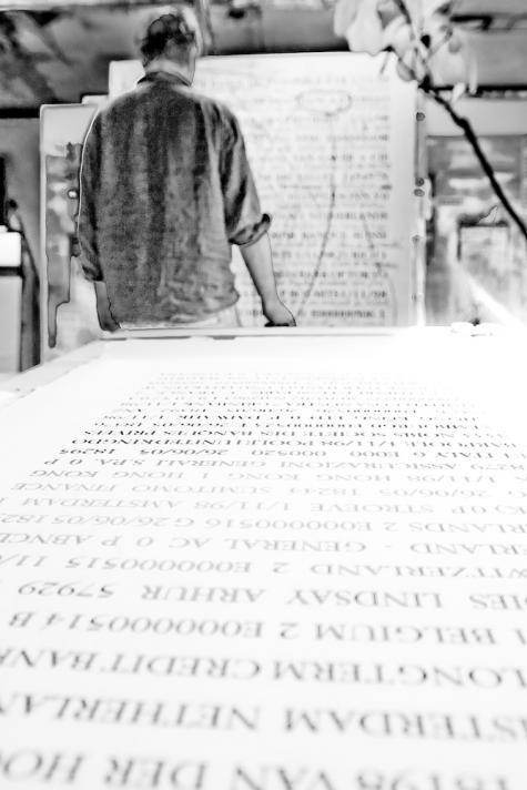 Denis Robert dans son atelier - 2008 - © Galerie W.JPG