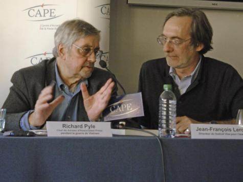 Richard Pyle, chef du bureau d'AP et Jean-François Leroy