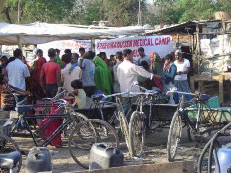Camp médical alternatif pour protester contre l'emprisonnement de Binayak Sen