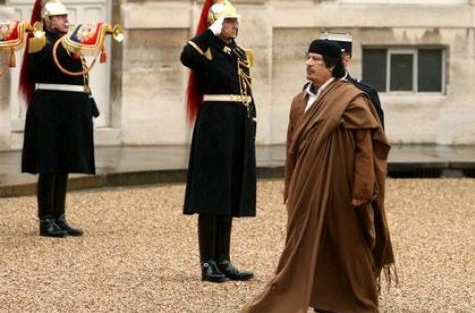 Accoyer reçoit le colonel Kadhafi en décembre 2007 à l'Hôtel de Lassay