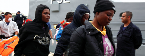 Des réfugiés à leur arrivée à Malte, le 1er juin 2011. 