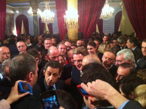 N. Sarkozy au milieu des journalistes. ©M.T.