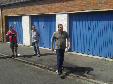 A droite, Louis-Armand de Bejarry, directeur de cabinet de Steeve Briois.