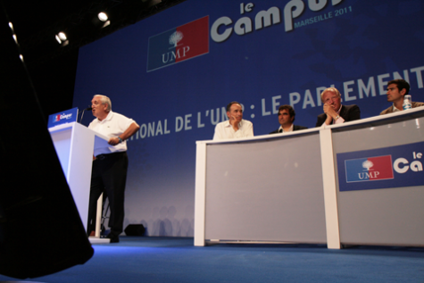 Pendant les débats.