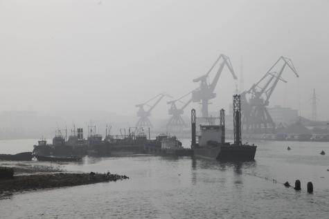 Les grues dans le port de Qinhuangdao Les grues dans le port de Qinhuangdao