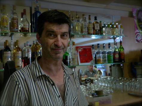 Alain Peyro, patron du bar L'Avenir, Vestric-et-Candiac