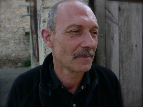 Eric devant sa maison, Vestric-et-Candiac