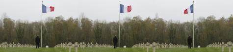 François Hollande au Cimetière du Bois de la Gruerie (Marne), le 11/11/11.