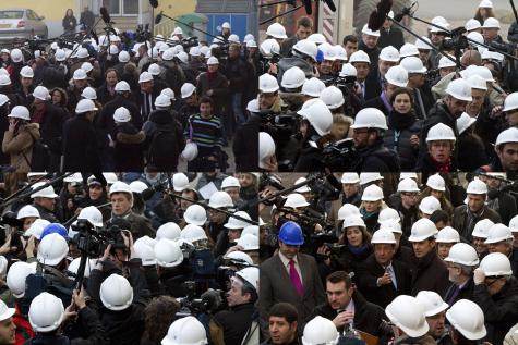 Où est François? Il porte un casque blanc.