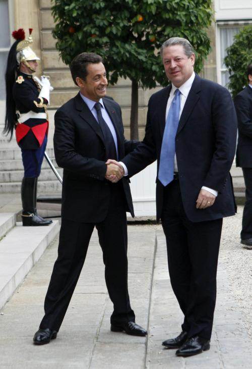Nicolas Sarkozy et Al Gore, octobre 2007, lors du lancement du Grenelle de l&#039;environnement (©Reuters/Philippe Wojazer)