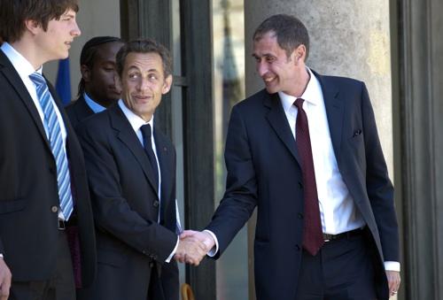 Richard Descoings avec Nicolas Sarkozy, en juin 2009 (©Reuters/Philippe Wojazer)
