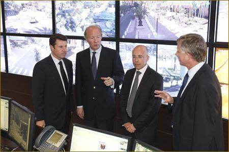 Christian Estrosi, Brice Hortefeux, Eric Ciotti et Benoit Kandel au centre de supervision urbaine de Nice Christian Estrosi, Brice Hortefeux, Eric Ciotti et Benoit Kandel au centre de supervision urbaine de Nice