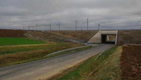 Pont auprès duquel la voiture de Julien Coupat aurait été vue, sur la ligne TGV Est.