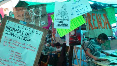 L'entrée de la bibliothèque des «indignés»