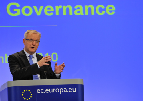 Le Finlandais Olli Rehn lors d&#039;une conférence de presse à Bruxelles. © Commission européenne.