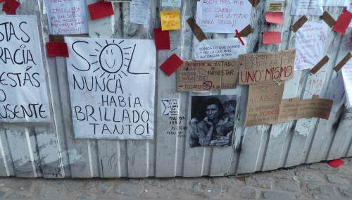 A gauche: «Jamais le soleil (Sol) n'avait autant brillé»