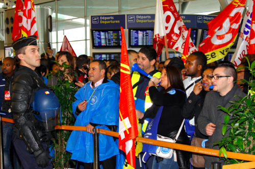21 décembre 2011. Grévistes à Roissy Charles de Gaulle