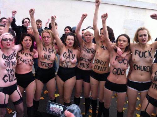 Les Femen, dimanche 18 novembre