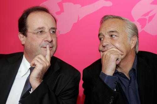 Le chef des socialistes au Sénat, François Rebsamen, est un proche de F. Hollande