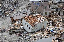Une maison renversée par le tsunami du 11 mars