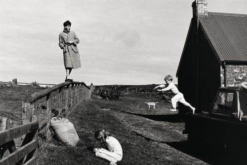 Paul, Stella and James, Scotland, 1982 ©Paul Mc Cartney