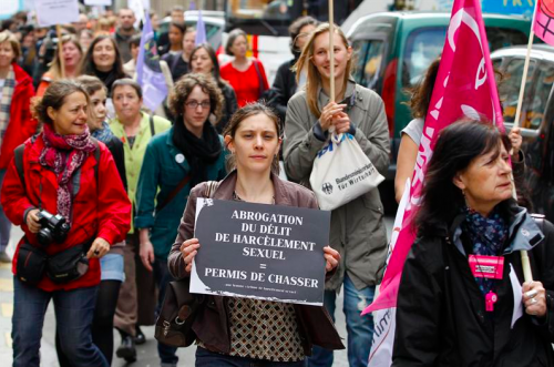 Manifestation contre l'abrogation de la loi sur le harcèlement sexuel © Reuters