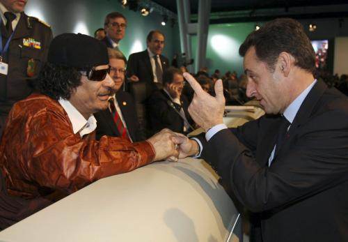 Kadhafi et Sarkozy en décembre 2007.